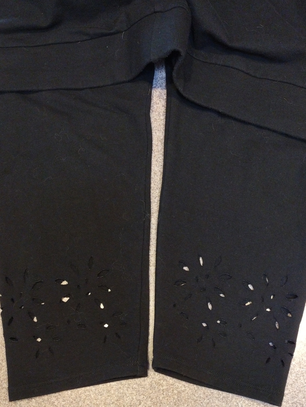 🖤Torrid Cropped Laser Cut Floral Leggings - Picture 5 of 5